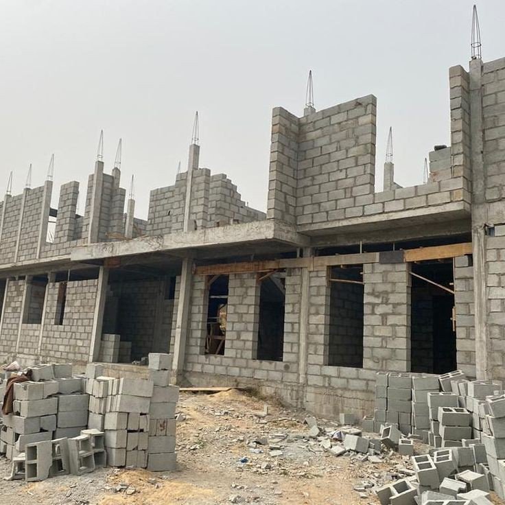 بناء عظم مع المواد